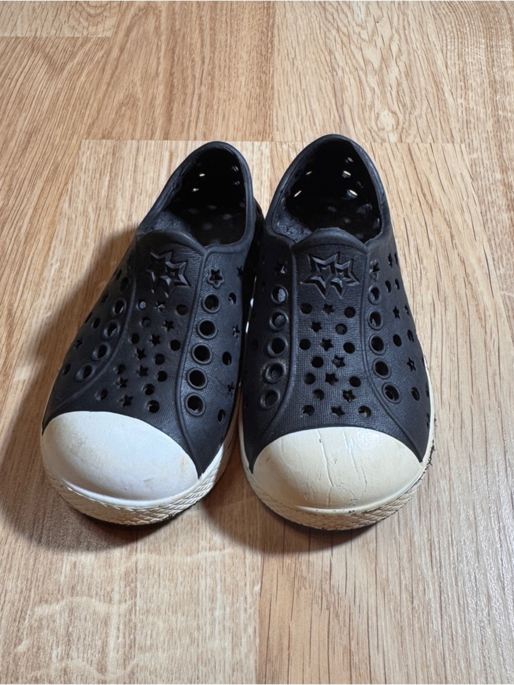 Black Star-Pattern Slip-On Rubber Shoes with White Toecap
